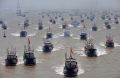 중국의 어부들이 열도의 전자오락 중 하나인 함대 컬렉션을 즐기고 있다.